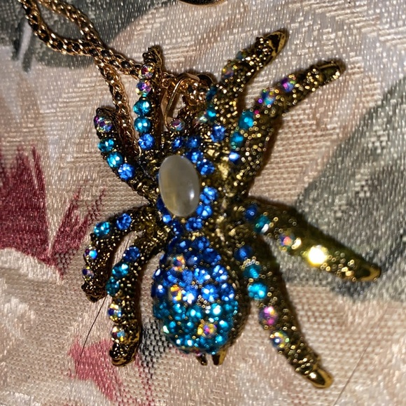 Betsey Johnson Blue Rhinestone Spider Necklace 18” Goldtone Chain - Picture 3 of 6